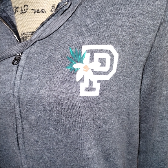 Full zip - Picture 3 of 9